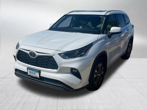 Wind Chill Pearl 2022 Toyota Highlander XLE