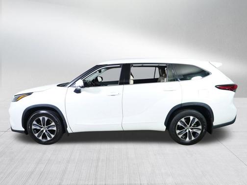 Wind Chill Pearl 2022 Toyota Highlander XLE