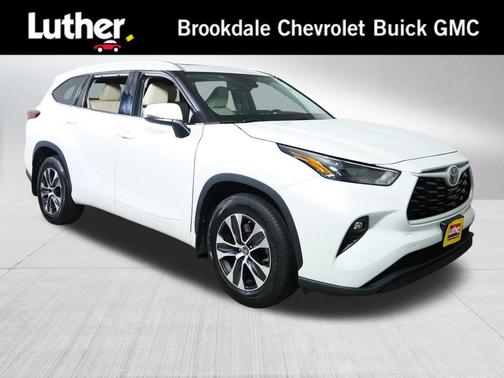 Wind Chill Pearl 2022 Toyota Highlander XLE