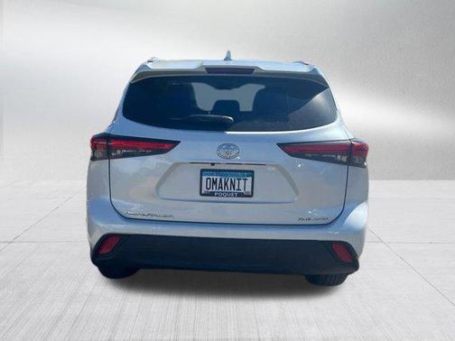Wind Chill Pearl 2022 Toyota Highlander XLE