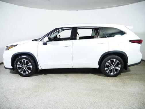 Wind Chill Pearl 2022 Toyota Highlander XLE