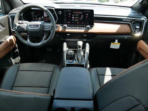 2025 GMC Canyon Base