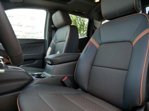 2025 GMC Canyon Base