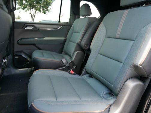 2026 GMC Acadia AWD AT4