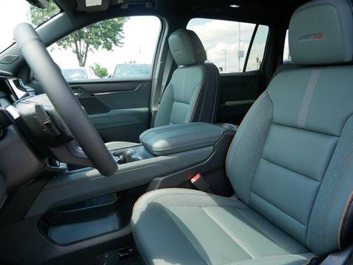 2026 GMC Acadia AWD AT4