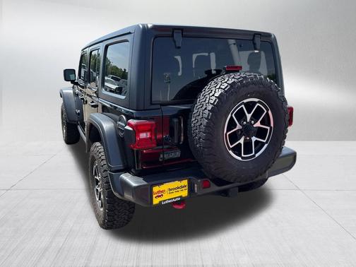 Black Clearcoat 2024 Jeep Wrangler Rubicon