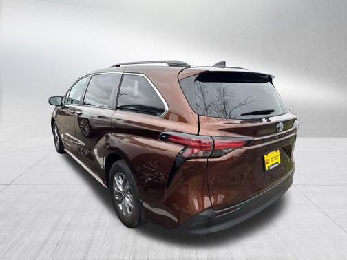 2021 Toyota Sienna XLE 7 Passenger