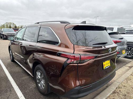 2021 Toyota Sienna XLE 7 Passenger