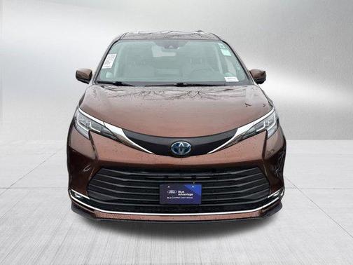 2021 Toyota Sienna XLE 7 Passenger