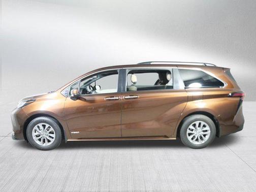 2021 Toyota Sienna XLE 7 Passenger