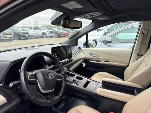 2021 Toyota Sienna XLE 7 Passenger