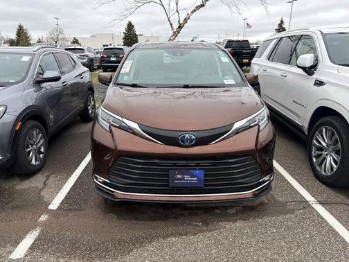 2021 Toyota Sienna XLE 7 Passenger