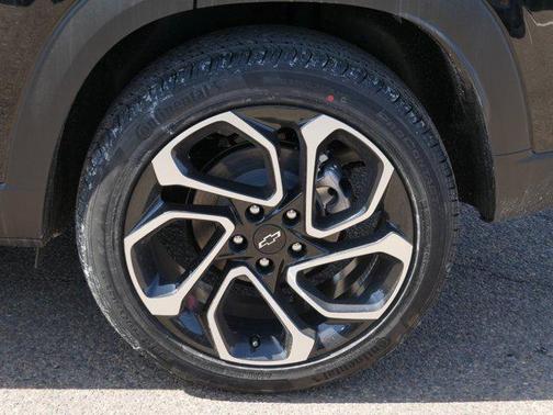 Mosaic Black Metallic 2026 Chevrolet Trax FWD 2RS