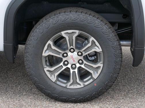 Glacier White Tricoat 2026 GMC Sierra 1500 SLT