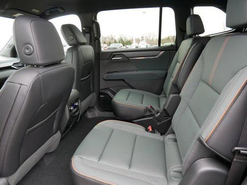 2025 GMC Acadia AWD AT4