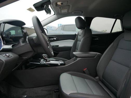 Summit White 2026 Chevrolet Trax LT