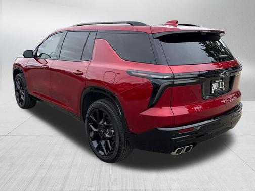 Radiant Red Tintcoat 2024 Chevrolet Traverse RS