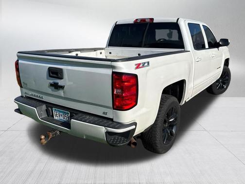 Iridescent Pearl Tricoat 2017 Chevrolet Silverado 1500 2LT