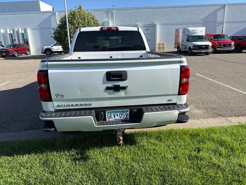 Iridescent Pearl Tricoat 2017 Chevrolet Silverado 1500 2LT