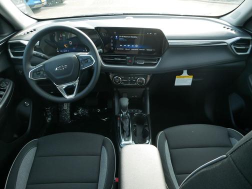 Mosaic Black Metallic 2026 Chevrolet Trailblazer LT