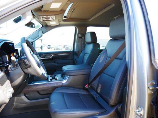 2025 GMC Sierra 3500 SLT