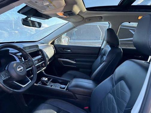 2023 Nissan Pathfinder Platinum 4WD