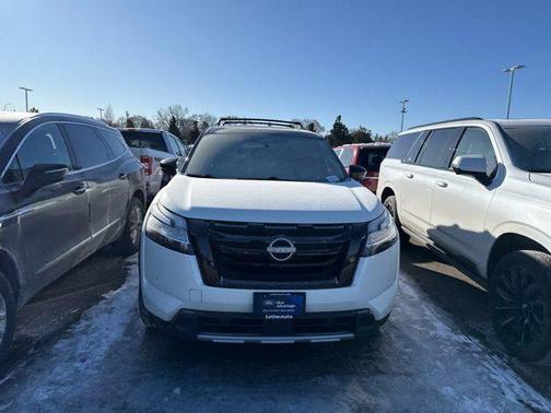 2023 Nissan Pathfinder Platinum 4WD