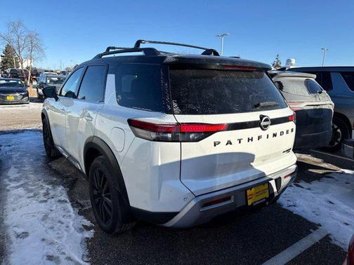 2023 Nissan Pathfinder Platinum 4WD