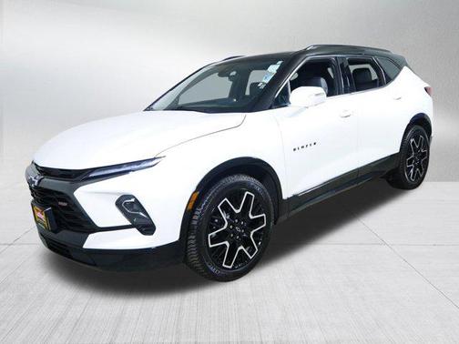 Iridescent Pearl Tricoat 2024 Chevrolet Blazer RS