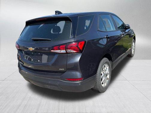 Iron Gray Metallic 2022 Chevrolet Equinox LS
