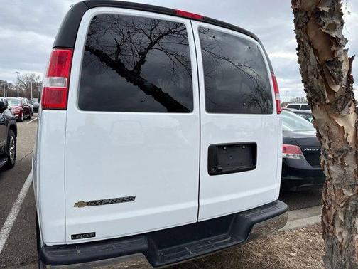 Summit White 2025 Chevrolet Express 3500 RWD 3500 Extended Wheelbase LT