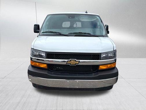 Summit White 2025 Chevrolet Express 3500 RWD 3500 Extended Wheelbase LT