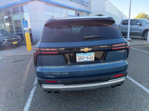 Lakeshore Blue Metallic 2025 Chevrolet Traverse LT