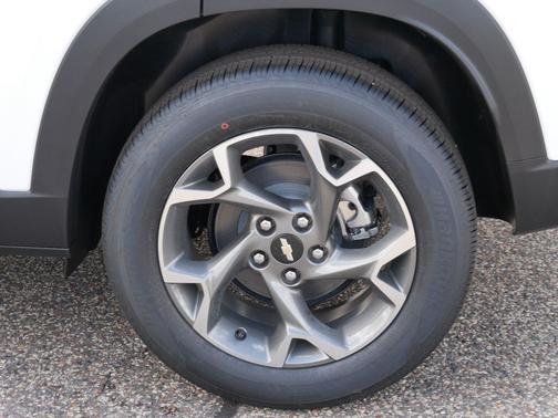 Summit White 2026 Chevrolet Trax LT