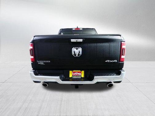 Diamond Black Crystal Pearlcoat 2021 RAM 1500 Laramie