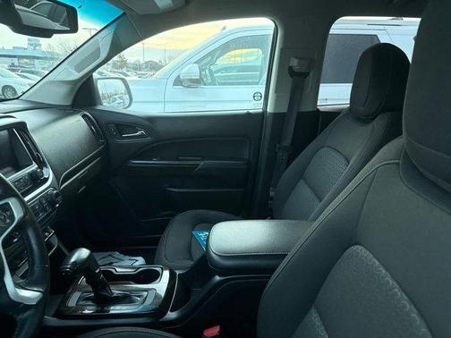 Summit White 2018 GMC Canyon SLE