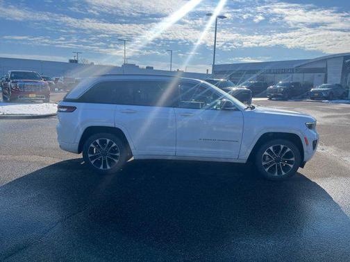 2022 Jeep Grand Cherokee Overland