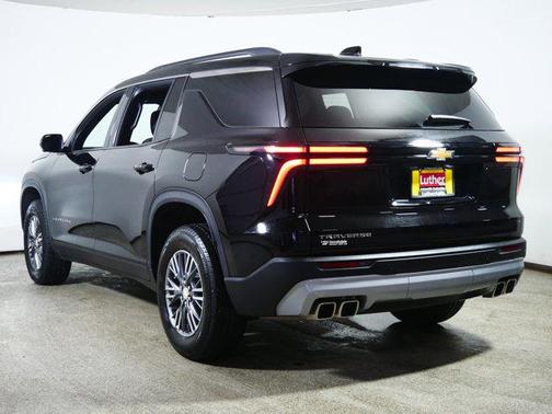 Mosaic Black Metallic 2024 Chevrolet Traverse LT