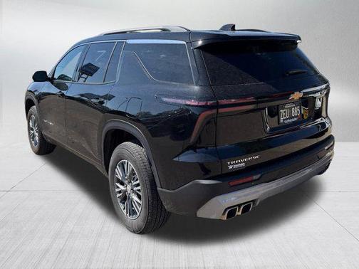Mosaic Black Metallic 2024 Chevrolet Traverse LT