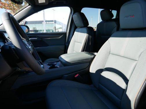2026 GMC Acadia AWD AT4
