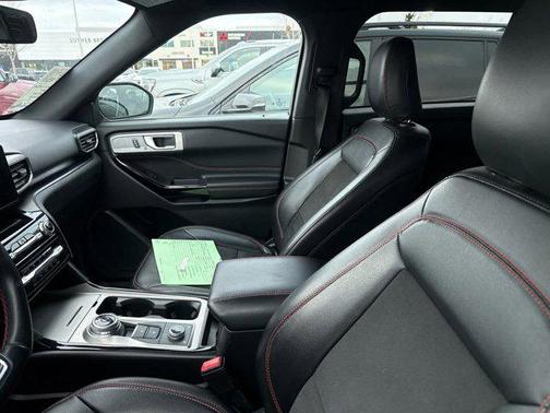 Star White Metallic Tri-Coat 2022 Ford Explorer ST-Line