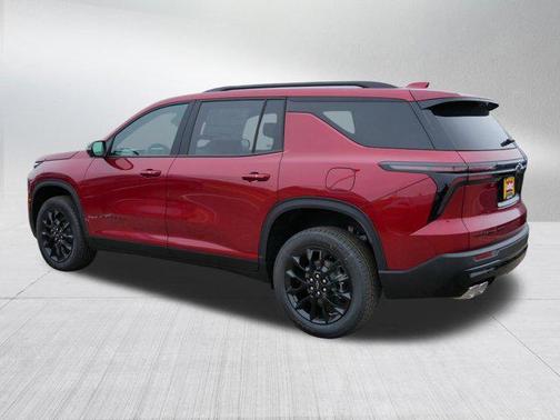 Radiant Red Tintcoat 2026 Chevrolet Traverse LT