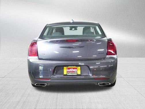 2022 Chrysler 300 Touring