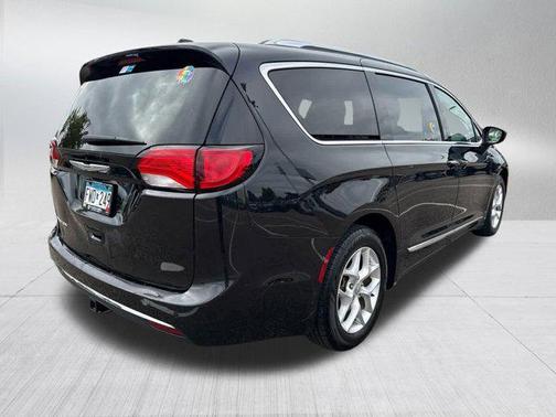 2018 Chrysler Pacifica Touring-L