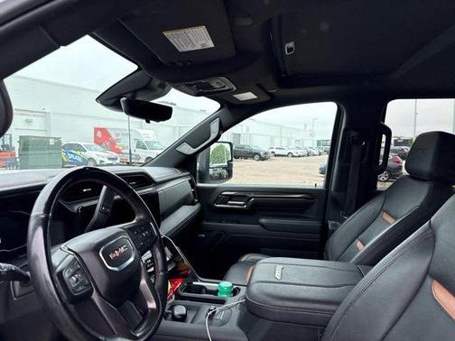 Summit White 2024 GMC Sierra 2500 AT4
