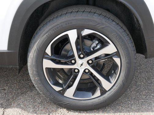 Summit White 2026 Chevrolet Trax FWD 1RS