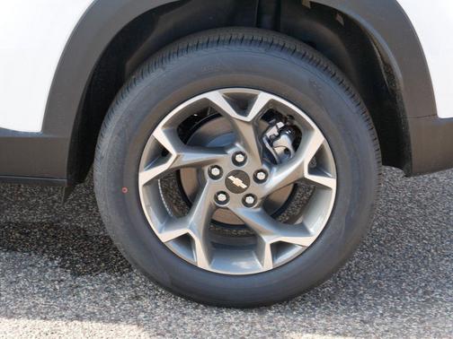 Summit White 2026 Chevrolet Trax LT