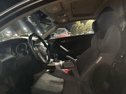 2010 Hyundai Genesis Coupe 2.0T Premium