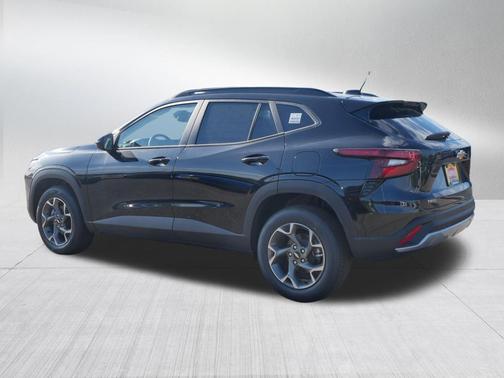 Mosaic Black Metallic 2026 Chevrolet Trax LT