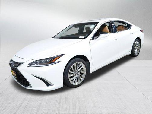 EMINENT WHITE P 2019 Lexus ES 300h Luxury